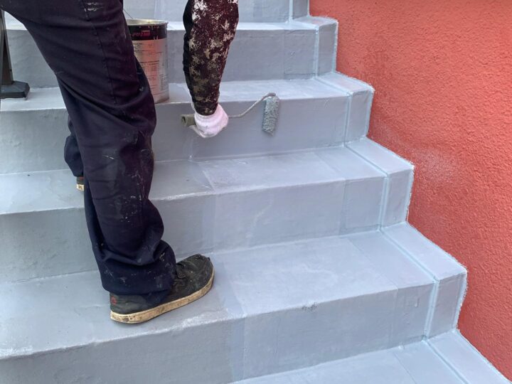 階段上塗り/サラセーヌ防水材