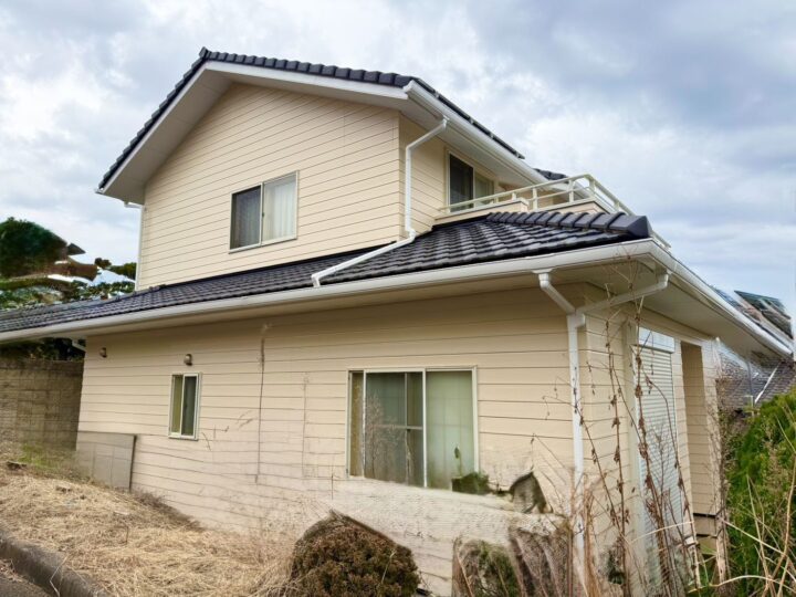 茨城県日立市/スーパーセランフレックス(19-85D:スムースクリーム)を使って外壁塗装工事